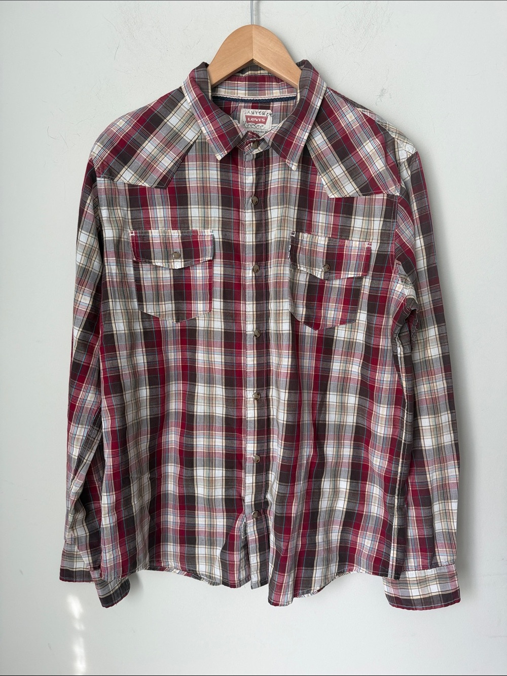 Vintage Levi’s Snap Button Up Plaid Pattern Men’s Shirt, size Large 🔴
